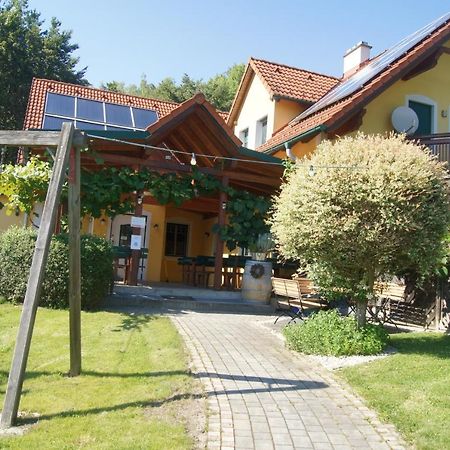 Riegler'S Buschenschank Fürstenfeld Εξωτερικό φωτογραφία